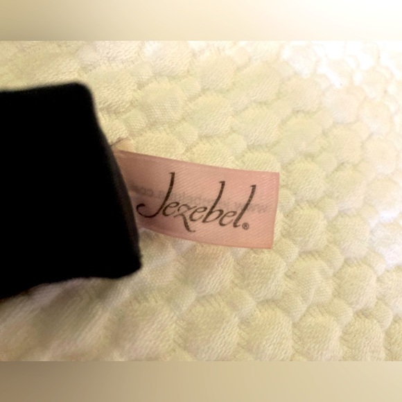 JEZEBEL BRA - Size 32B - Picture 4 of 8